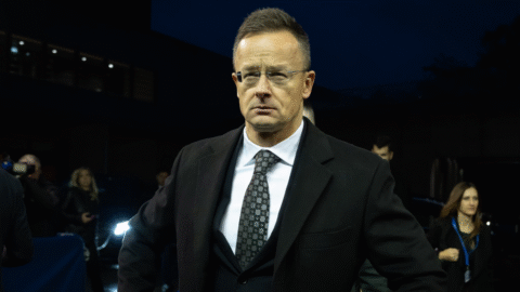 Podľa Orbánovej kancelárie Ukrajina chce „peniaze a zbrane“ za obnovenie dodávok cez Družbu