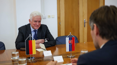 Hlavnou prioritou je udržať EÚ pohromade, čelíme výzvam z Východu aj zo Západu, vraví nemecký veľvyslanec v SR