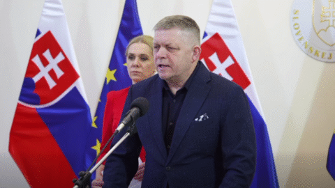 Premiér kritizuje Európsku komisiu pre list k cenám palív, žiada tlak na Ukrajinu