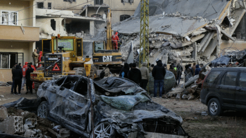 Izrael útočí na Irán aj Libanon, Teherán tvrdí, že kontroluje Hormuzský prieliv