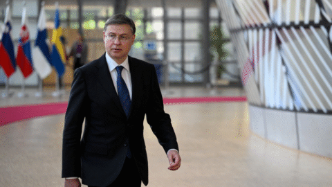 Únia varuje USA pred uvoľnením sankcií, ruská ropa by mohla ďalej financovať vojnu