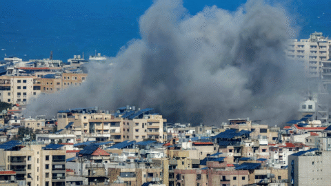 V Libanone zomreli dvaja príslušníci mierových síl, Trump hrozí zničením iránskych elektrární aj ropných vrtov