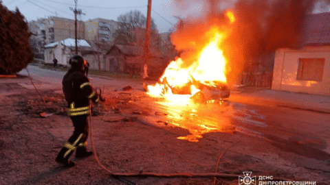 Rusi zintenzívňujú útoky na fronte, majú ťažké straty. Ukrajinské drony zasiahli ruský prístav pri fínskych hraniciach