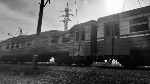 Pri ruskom útoku na osobný vlak bol na Ukrajine zabitý jeden muž, deväť osôb utrpelo zranenia