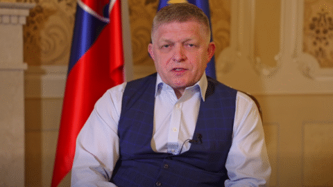 Premiér pôjde 9. mája do Moskvy na oslavy Dňa víťazstva, uvažuje aj nad ústavnou ochranou mieru