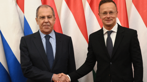 Szijjártó odmieta obvinenia z kontaktov s Ruskom, hovorí o „zahraničnom zasahovaní“