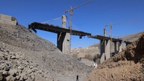 USA a Izrael zaútočili na iránsku dopravnú a energetickú infraštruktúru, Revolučné gardy hrozia útokmi aj mimo regiónu