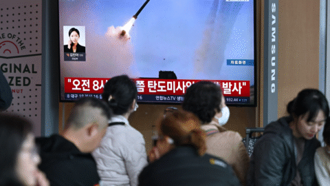 KDĽR: Pchjongjang vystupňoval napätie, odpálil ďalšie balistické rakety