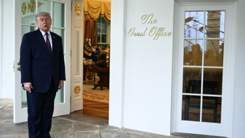 Iránske lode, ktoré sa priblížia k blokáde, skončia ako pašeráci drog v Karibiku, povedal Trump