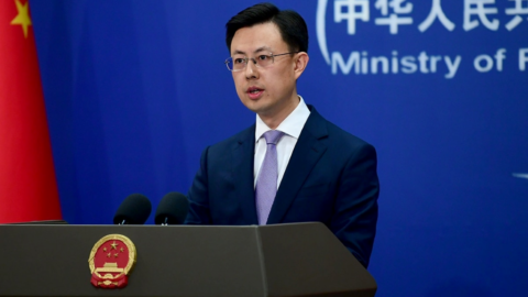 Peking odmietol tvrdenia o vojenskej pomoci pre Teherán a vyzval USA, aby nezablokovali Hormuzský prieliv